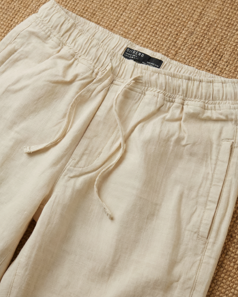 Elastic waist. Drawstring